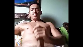 Recopilación de joven moreno bronceado sacando su leche parte1